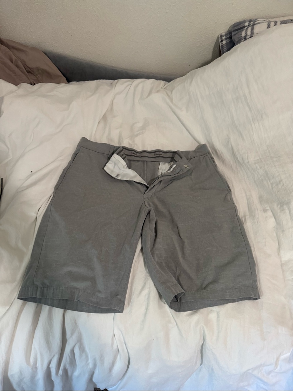 Walter Hagen Men's Gray Flat-Front Shorts